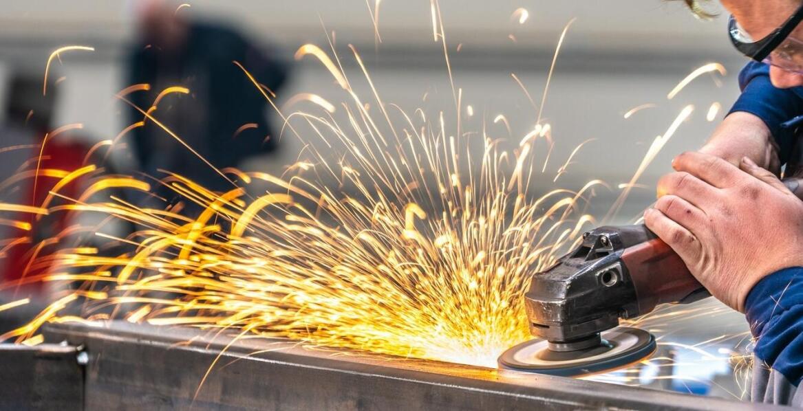 Jak skutecznie usuwać stare powłoki ze stali nierdzewnej przed galwanizacją?