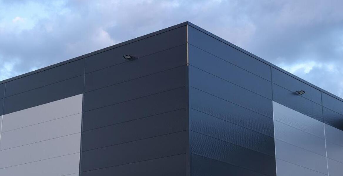 Trwałość i odporność budynków usługowych wykonanych z płyt warstwowych