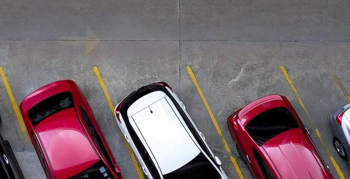 Dlaczego dozorowany parking to niezbędne udogodnienie dla gości hotelowych?