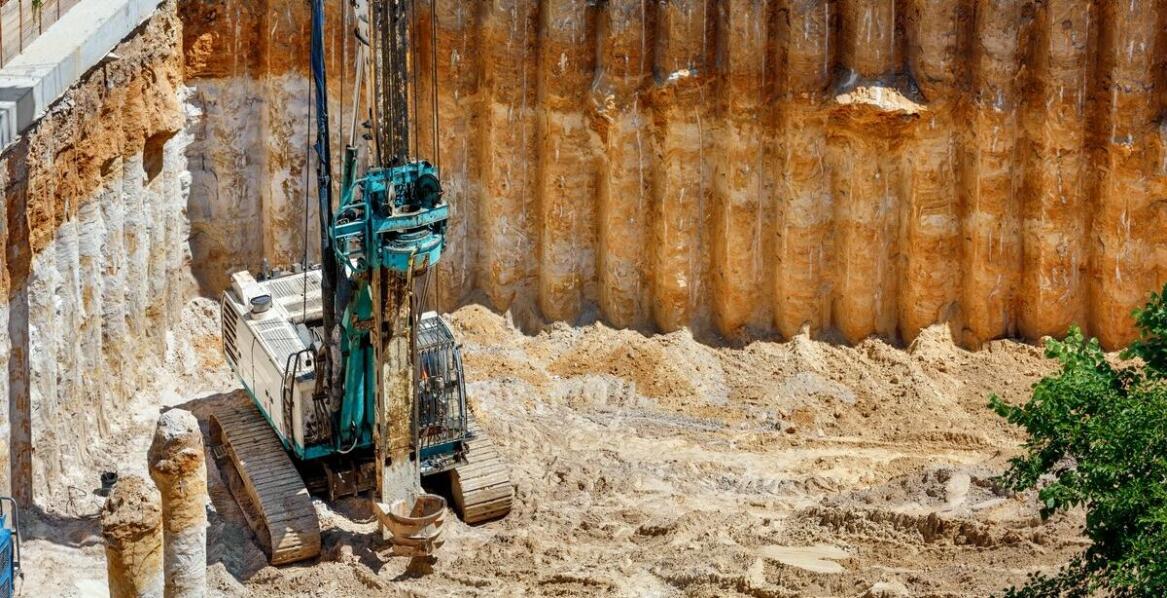 Pogłębianie studni kręgowych – kluczowe aspekty techniczne i korzyści z tego płynące