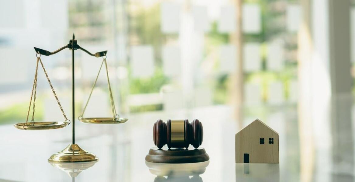 Jak prawo nieruchomości chroni interesy kupujących?