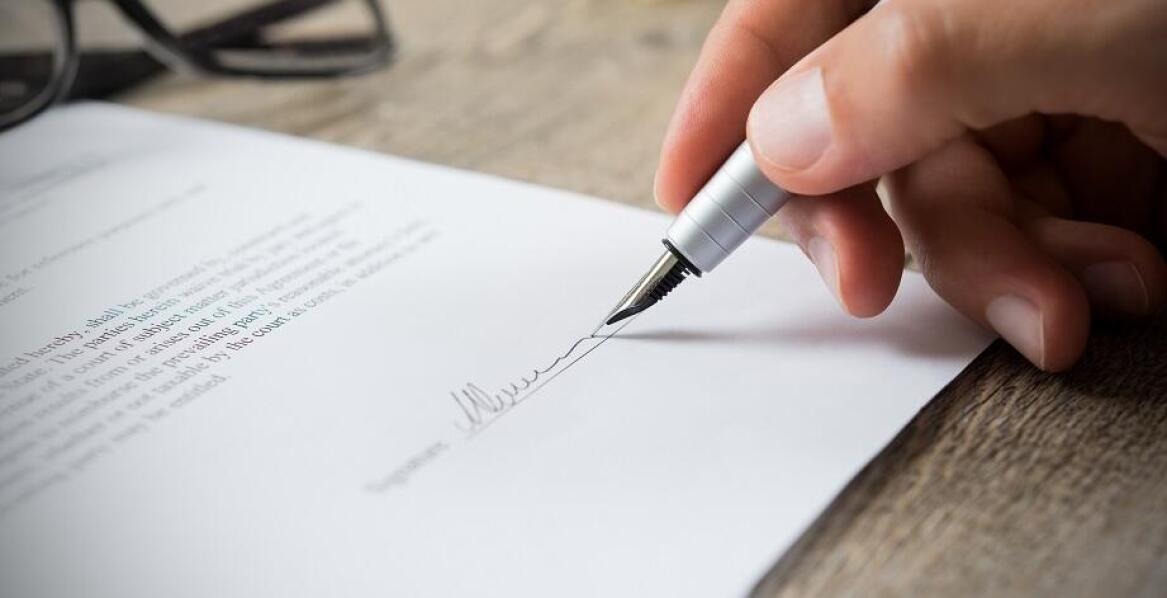 Notarialne poświadczenie podpisu: Kiedy jest potrzebne i jaki jest jego koszt?