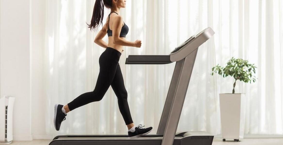 Różnice w cenach bieżni domowych między sklepami online a stacjonarnymi