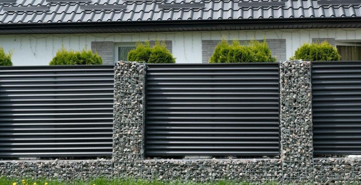 Nowoczesne wiaty śmietnikowe - estetyczne rozwiązania dla Twojej posesji