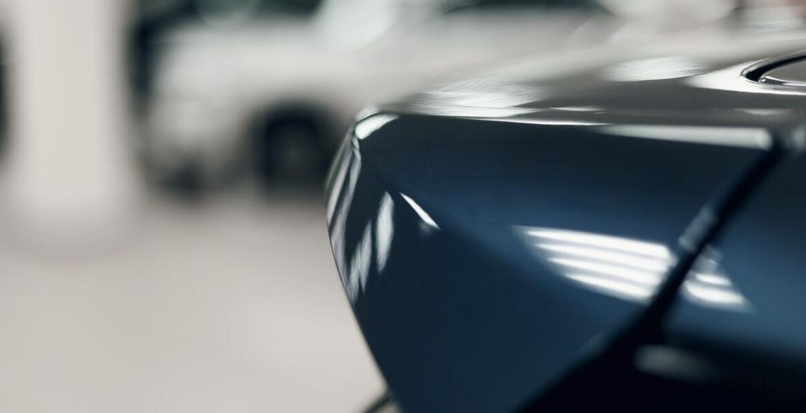 Jakie są najnowsze trendy w oklejaniu samochodów foliami?