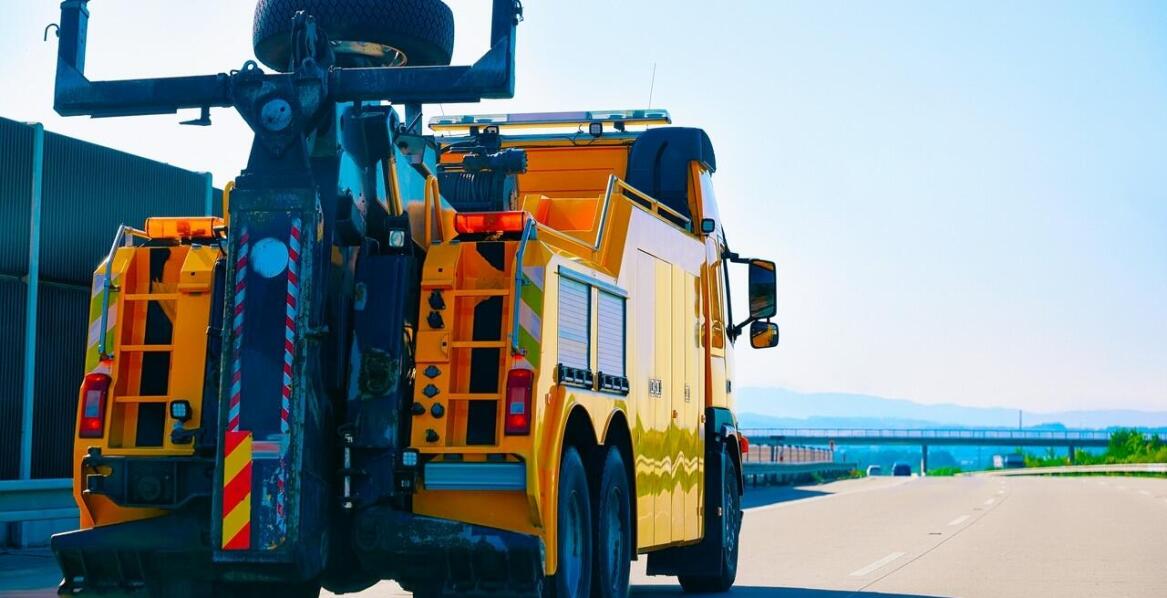 Szybka reakcja pomocy drogowej – jakie są zalety korzystania z lokalnych usług?