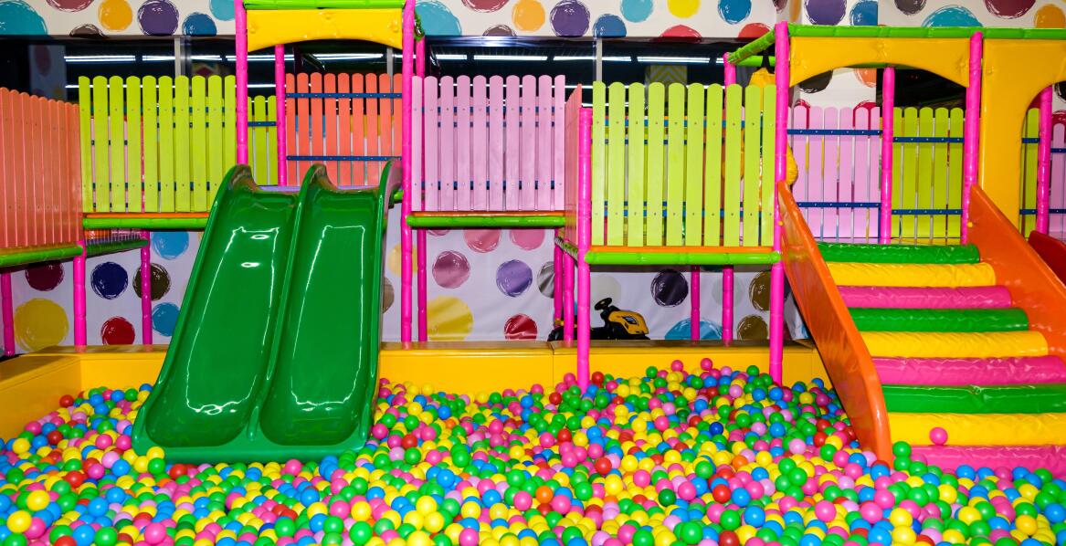 Jak wirtualna rzeczywistość zmienia przestrzeń sal zabaw dla dzieci?