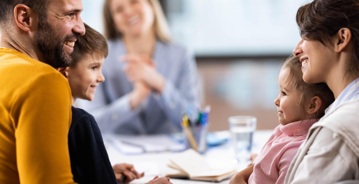 Jak szkolenia dla rodziców w Lublinie wspierają rozwój emocjonalny najmłodszych?