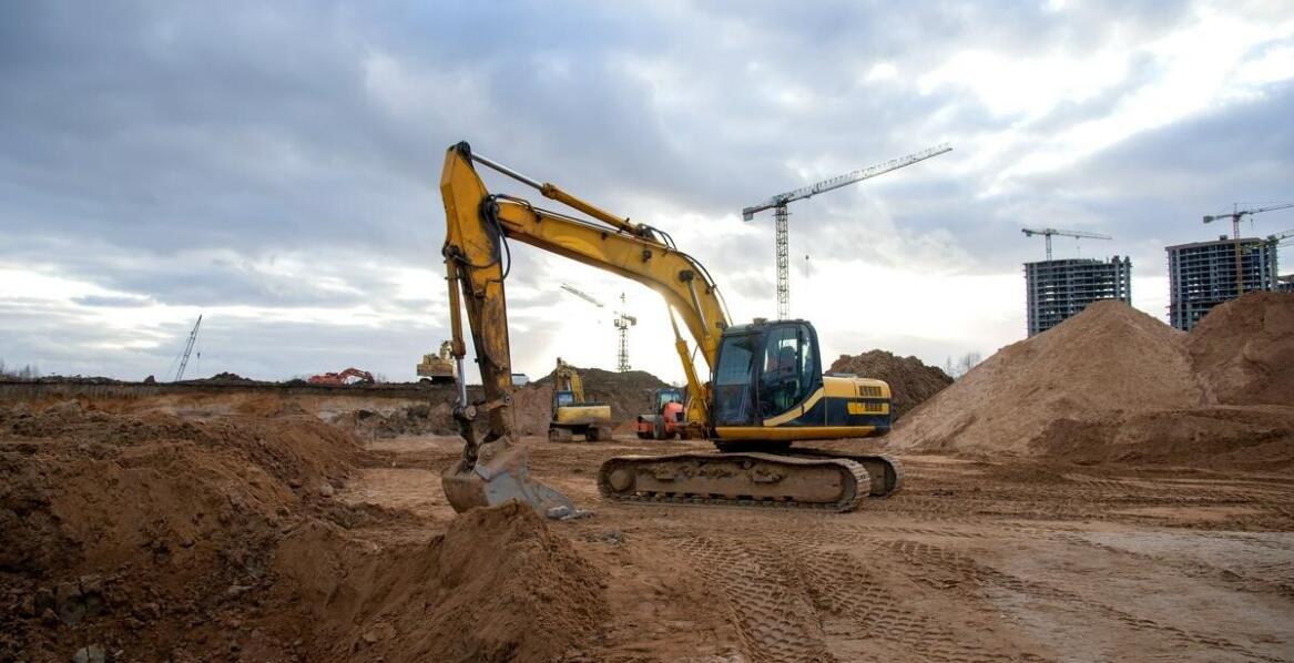 Jakie są kluczowe wyzwania przy korzystaniu z wibromłotów w budownictwie?
