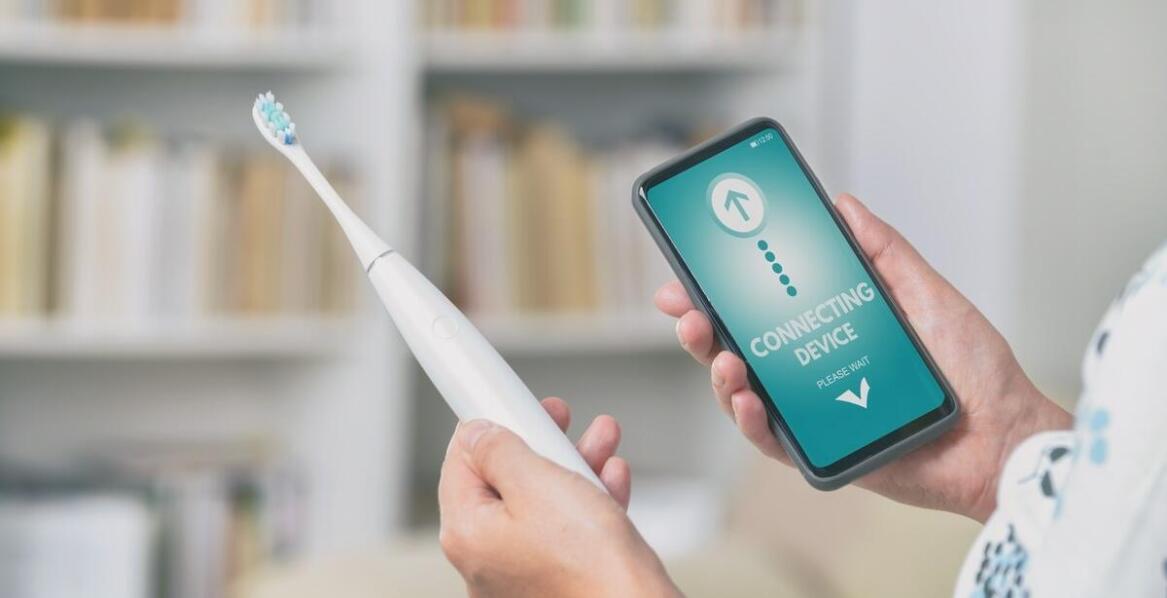 Dlaczego elektryczna szczoteczka do zębów jest skuteczniejsza od manualnej?