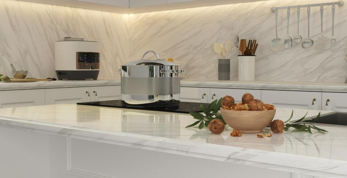 Wybór paneli samoprzylepnych do kuchni – na co zwrócić uwagę?