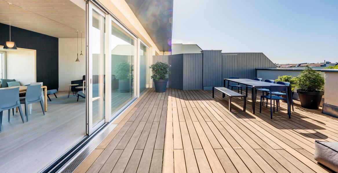 Tarasy kompozytowe w projektach ekologicznych domów