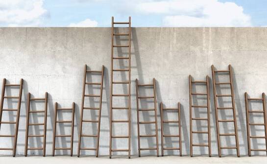 Jak znaleźć najlepszego producenta drabin do zastosowań domowych i profesjonalnych?