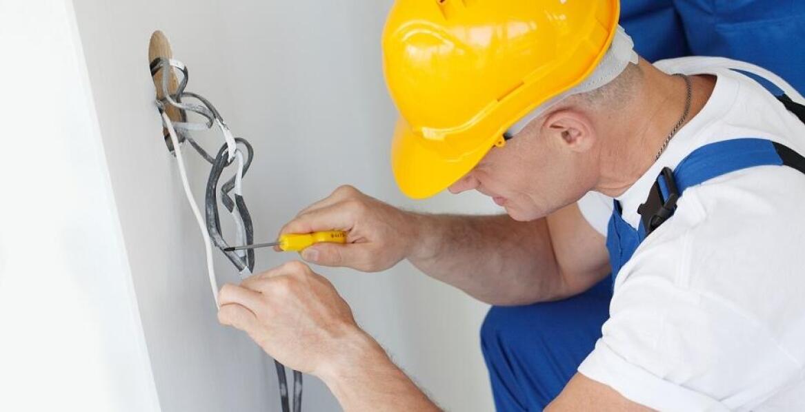 Jakie usługi oferuje profesjonalny elektryk warszawa?