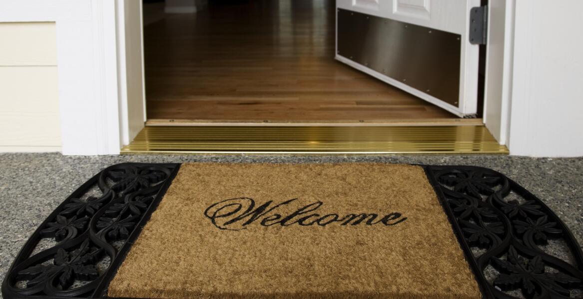 What are the advantages of entrance floor mats made from coconut fiber?