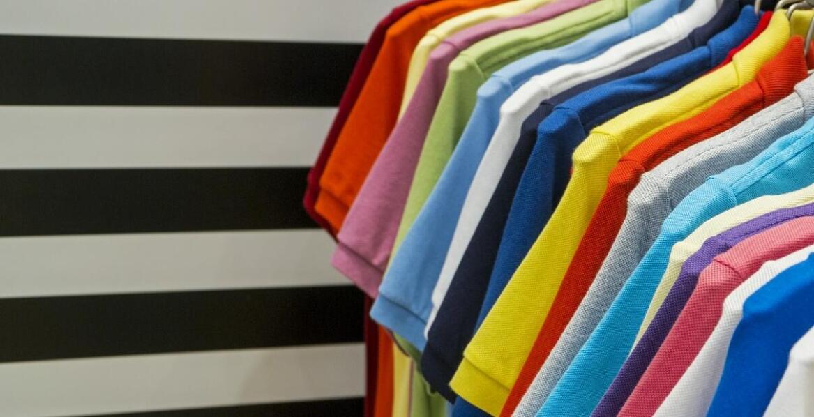 Personalizacja opakowań kaszerowanych – jak dostosować je do branży odzieżowej?