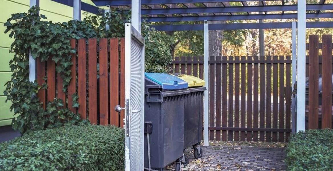 Jak dbać o wiatę śmietnikową, aby służyła przez lata?
