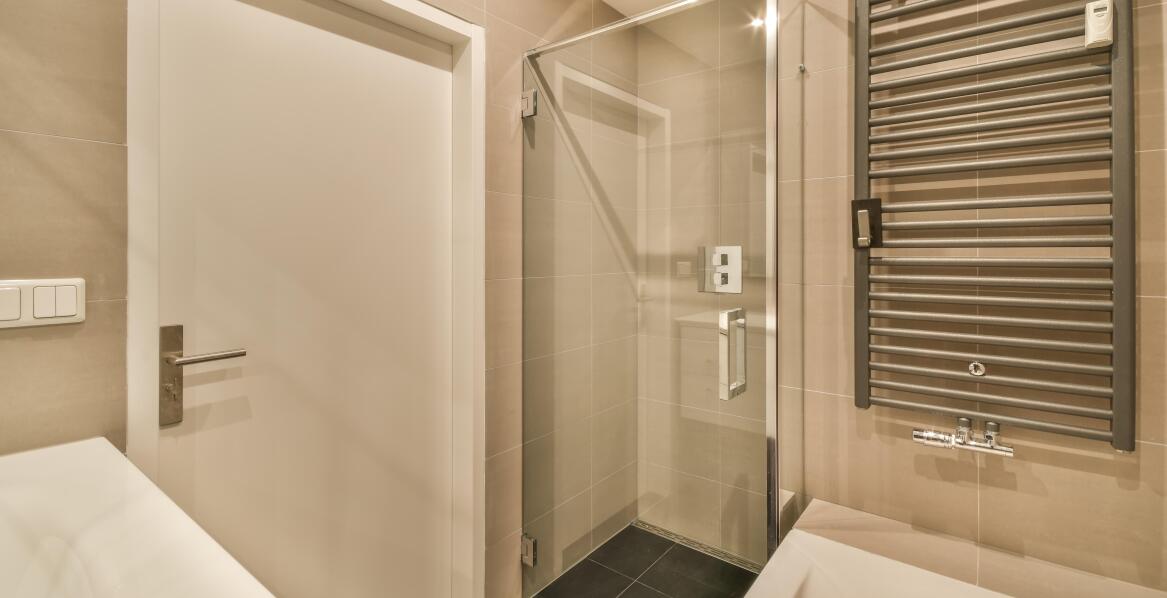 Wie wählt man eine Duschkabine für Sozialräume aus?