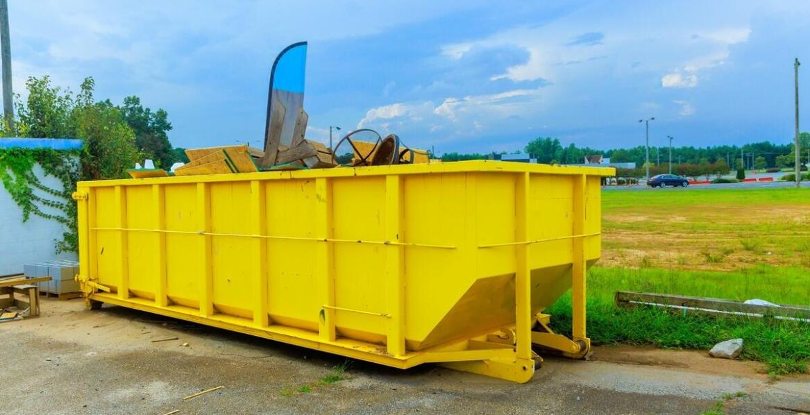 Wie passen Sie Abfallcontainer an spezifische Bauanforderungen an?