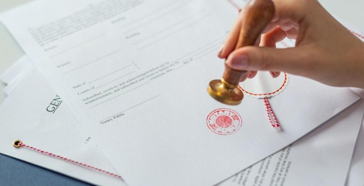 Jak tłumaczenie przysięgłe wpływa na uznawalność dokumentów edukacyjnych?