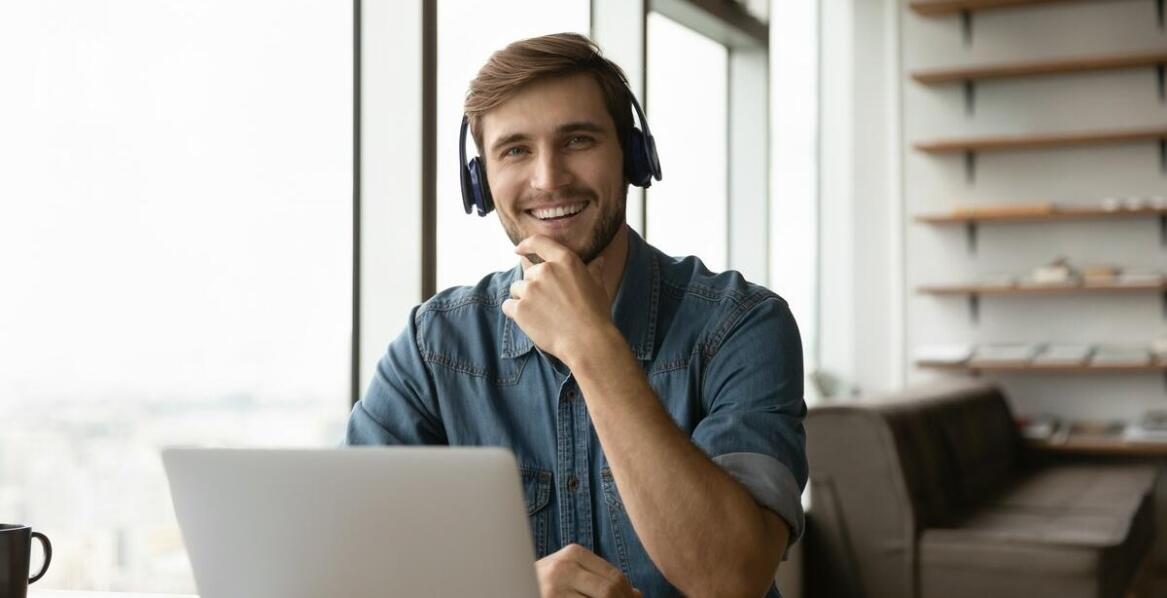 Tłumacz ustny hiszpański: jakie narzędzia wspierają jego pracę?