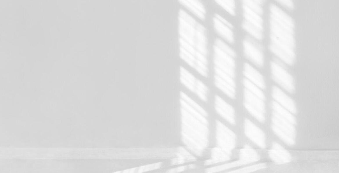 Rola światła w sesjach kobiecych w poznańskim studio