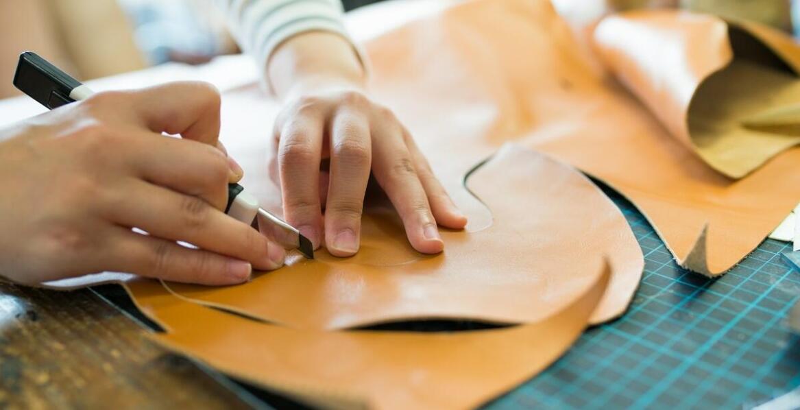 Falcowanie, bigowanie i inne techniki introligatorskie: co warto wiedzieć?