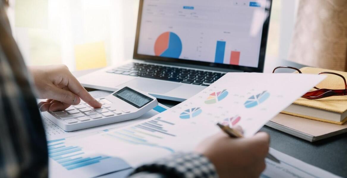 Jak nowoczesne systemy ułatwiają prowadzenie Księgi Przychodów i Rozchodów?