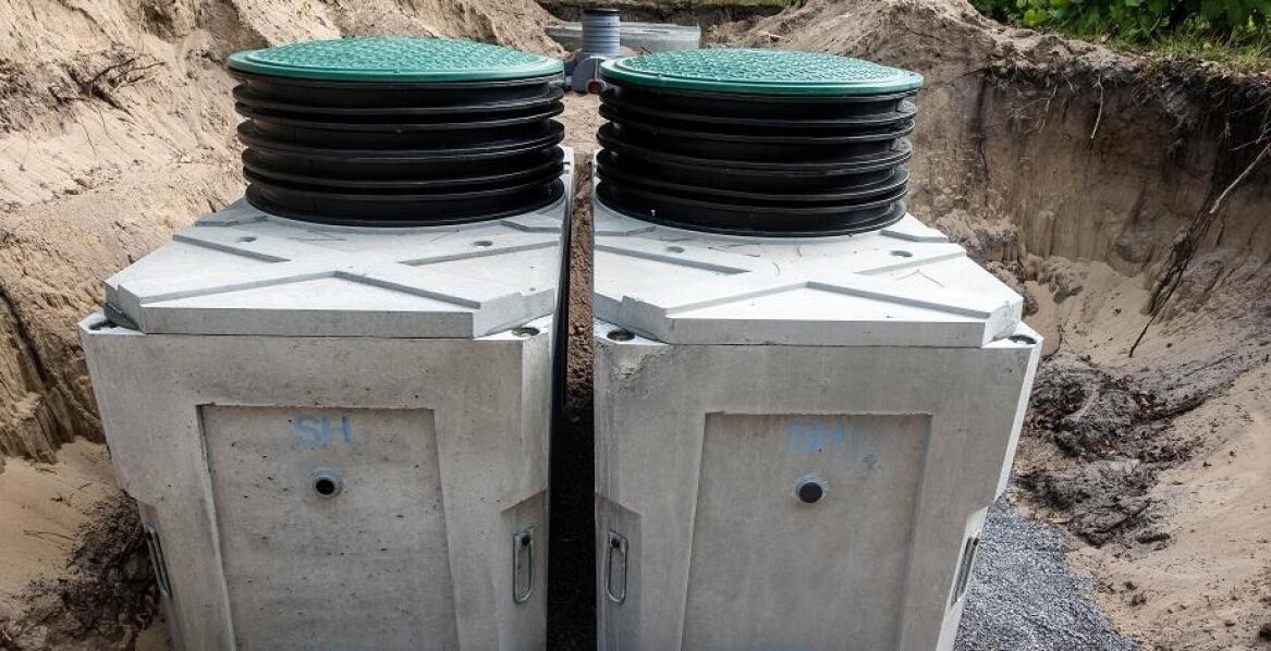 Jakie są główne różnice między szambami betonowymi a zbiornikami z tworzyw sztucznych?