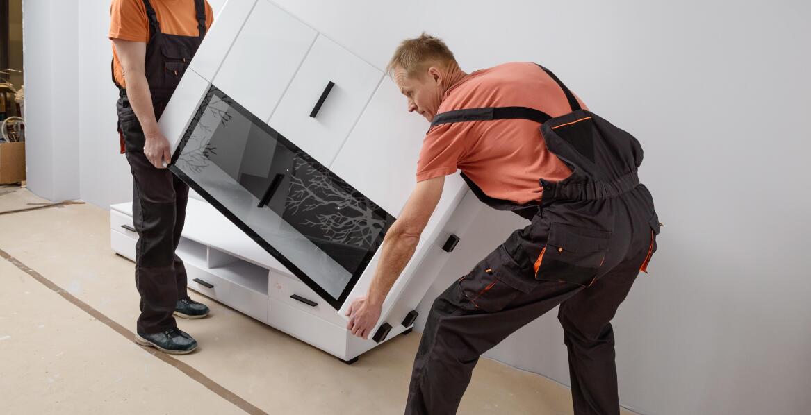 Jak sprawnie pozbyć się niechcianych rzeczy przed remontem lub sprzedażą lokalu?