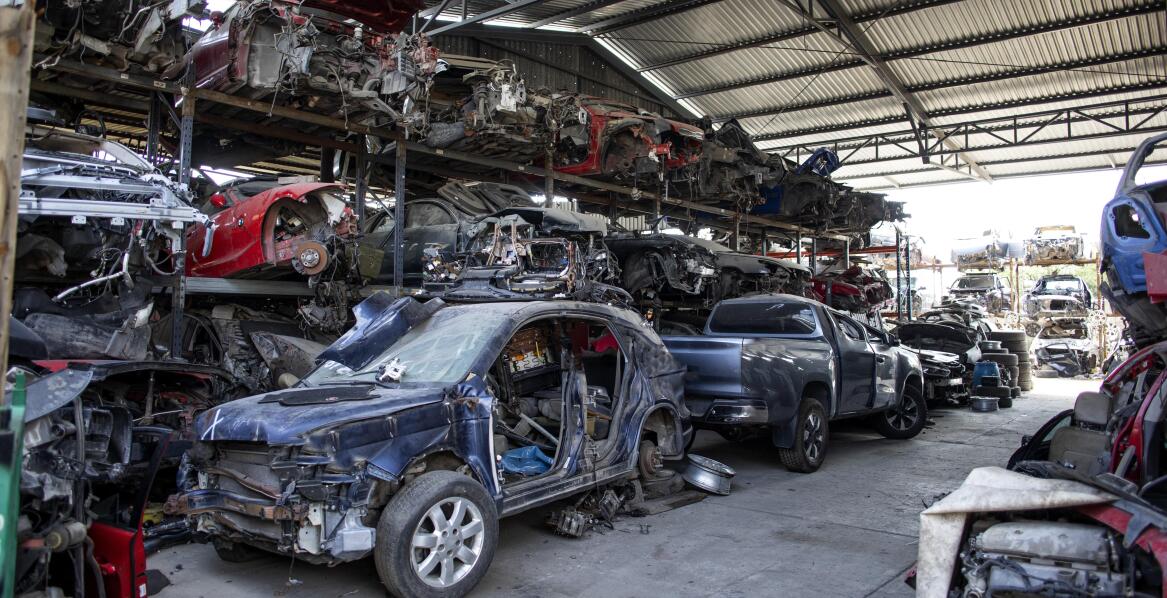 Jaką rolę odgrywa technologia w procesie demontażu pojazdów?