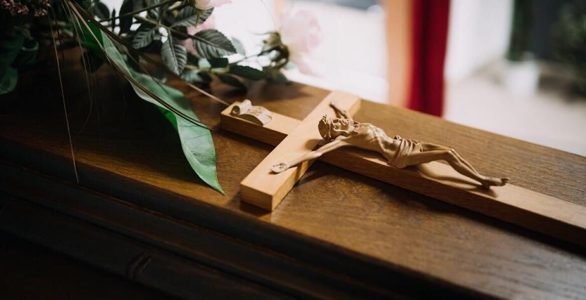 Najtańszy zakład pogrzebowy: jak zapewnia pełną obsługę klienta?