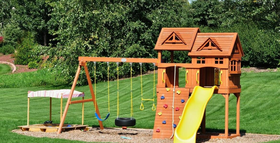 Atestowane wyposażenie placów zabaw – co warto wiedzieć?