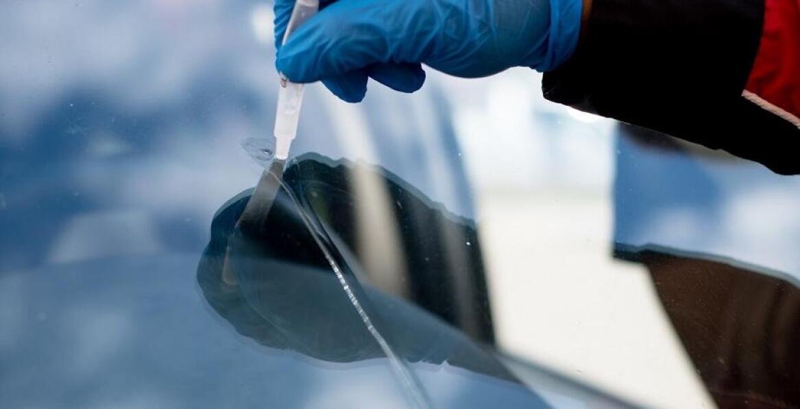 Dlaczego naprawa pękniętej szyby to klucz do zachowania wartości auta?