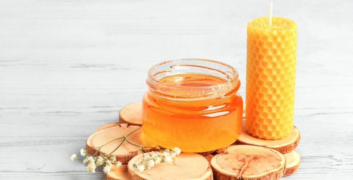 Miód akacjowy w kosmetyce: naturalne sposoby na piękną skórę