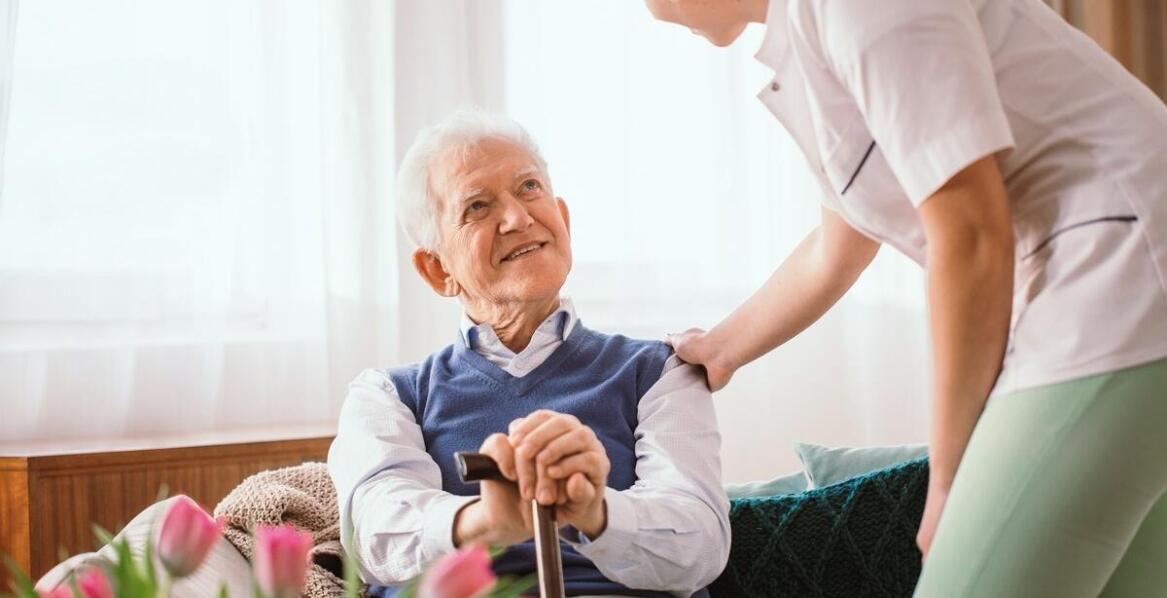 Jakie znaczenie mają programy rehabilitacyjne dla osób z chorobą Alzheimera?