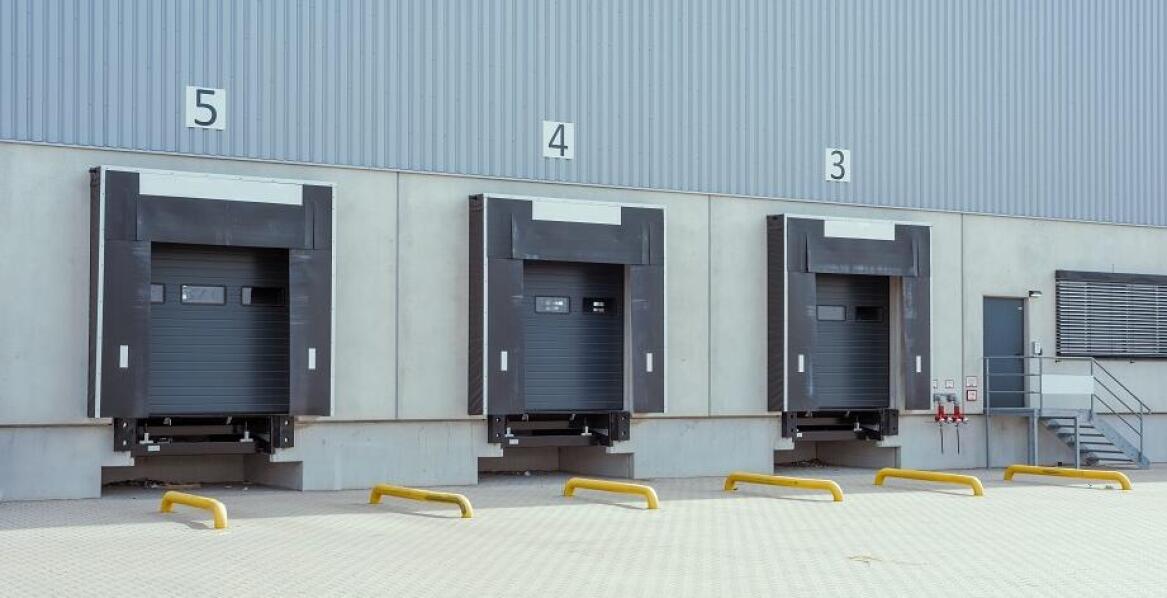 Wpływ naprowadzaczy kół na zmniejszenie kosztów operacyjnych w magazynach