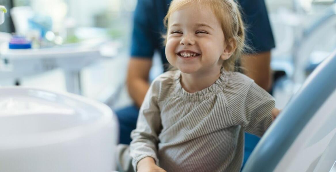 Jak stomatologia dziecięca różni się od leczenia dorosłych?
