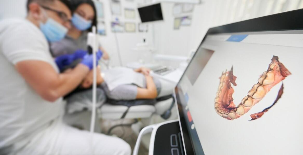 Przylbica dentystyczna a jej rola w edukacji i szkoleniach stomatologicznych