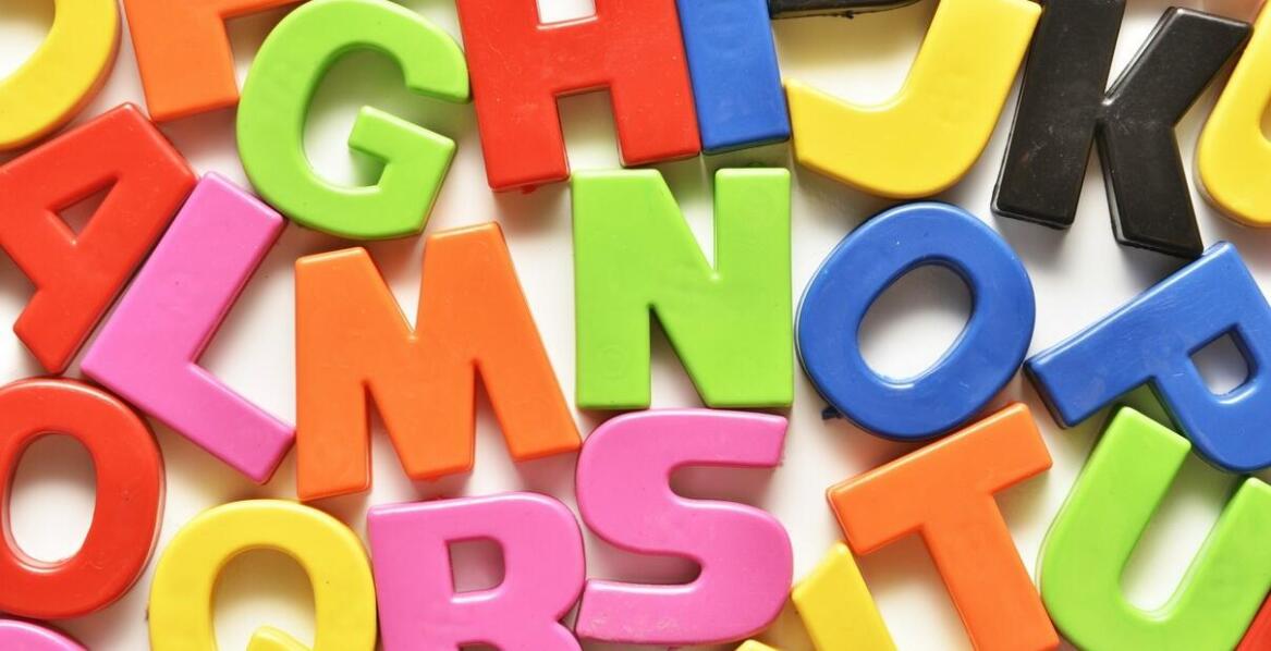 Wpływ wielkości liter przestrzennych na efektywność reklamy