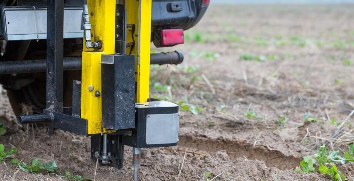 Jakie korzyści przynosi zastosowanie maszyn gąsienicowych w sondowaniu CPT?