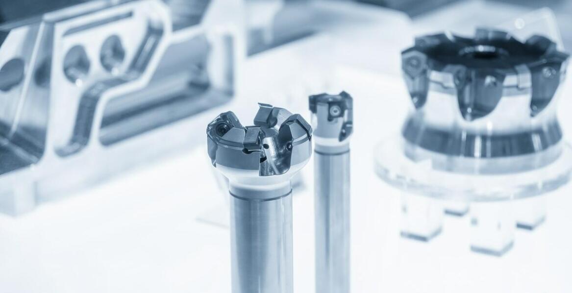 Jakie są korzyści z zastosowania frezów palcowych do metalu w różnych sektorach przemysłu?