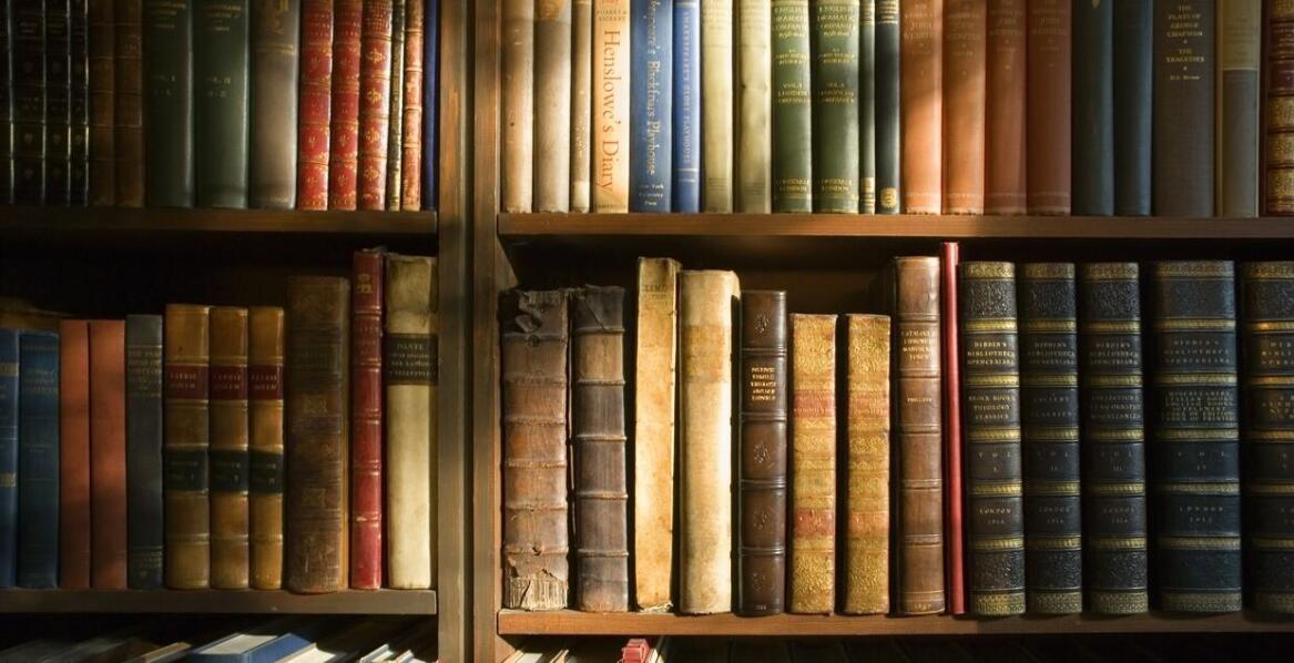 Sklep ze starymi książkami – jak zbudować prestiżową kolekcję?