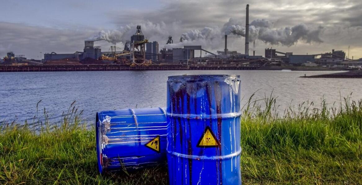 Kontenery na odpady niebezpieczne a minimalizacja zagrożeń ekologicznych