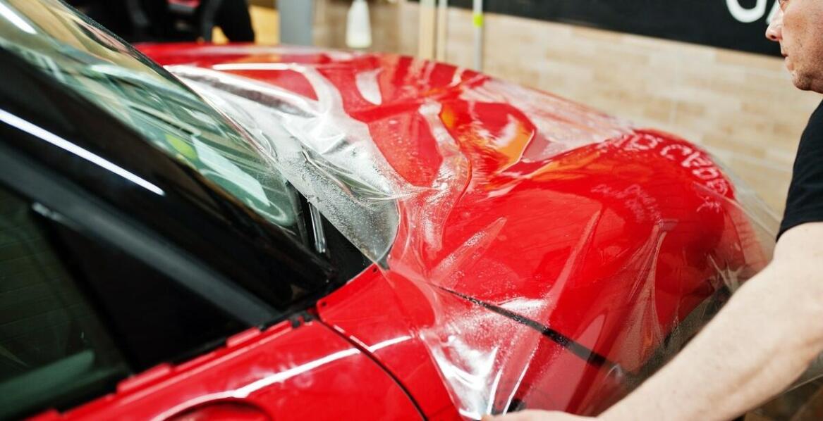 Jak nowoczesne technologie druku wpływają na cenę oklejania dachu samochodu?