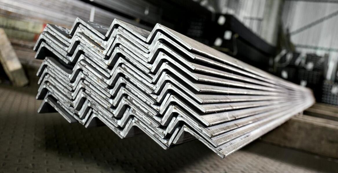 Jak jakość stali wpływa na funkcjonalność kątowników do drewna?