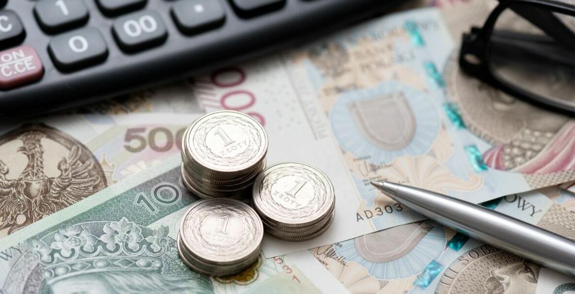 Jak kalkulator przelewów pomaga w planowaniu transakcji z Anglii do Polski?