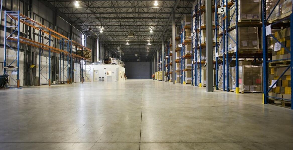 Wykorzystanie betonu posadzkowego w projektach przemysłowych