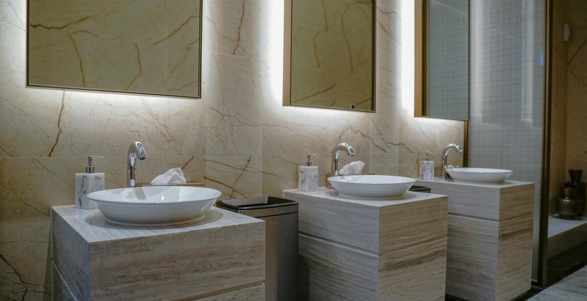 Wybór lustra łazienkowego LED dla optymalnego oświetlenia pomieszczenia