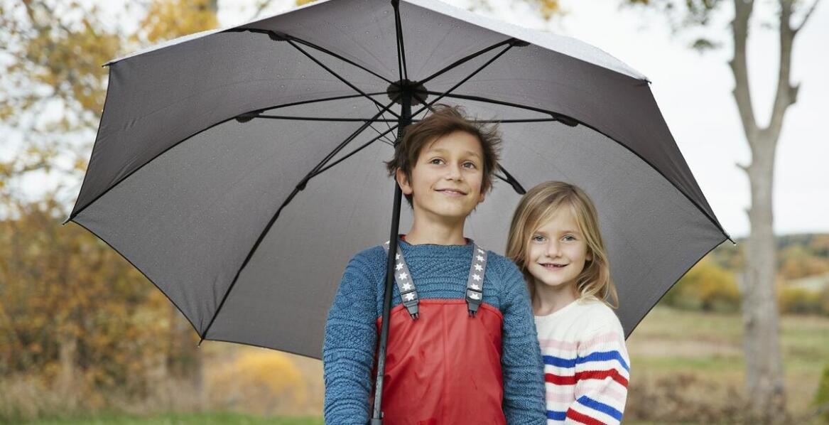 Jakie zalety posiadają kalosze 33 w kontekście bezpieczeństwa dzieci?